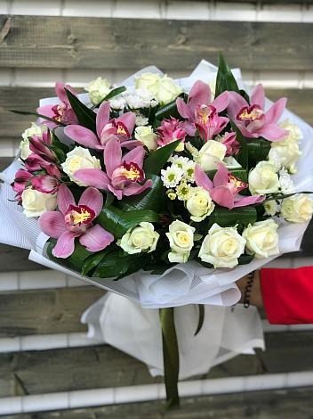 Букет цветов из: Розы и Хризантемы в Новом Костеке