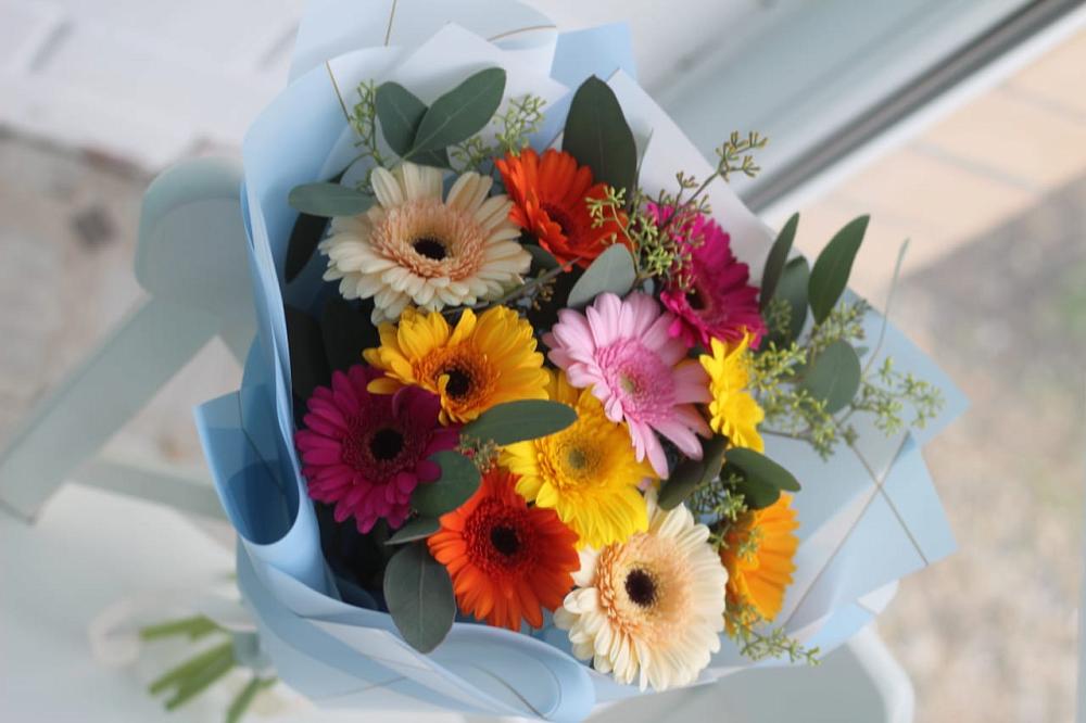 Букет мини герберы в Новом Костеке Букет цветов из: Герберы в Новом Костеке