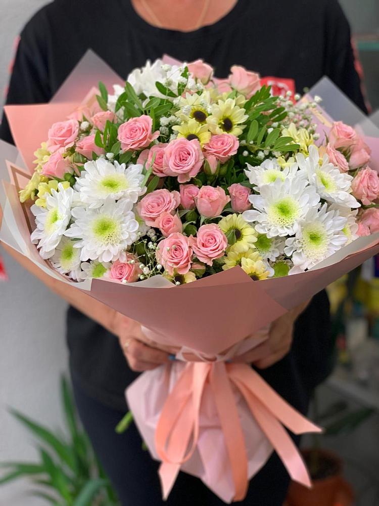 Букет юношеские грезы в Новом Костеке Букет цветов из: Розы и Хризантемы в Новом Костеке