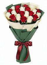 Микс из красных и белых роз #REPLACE_PRED# Новом Костеке Букет Микс из красных и белых роз #REPLACE_PRED# Новом Костеке