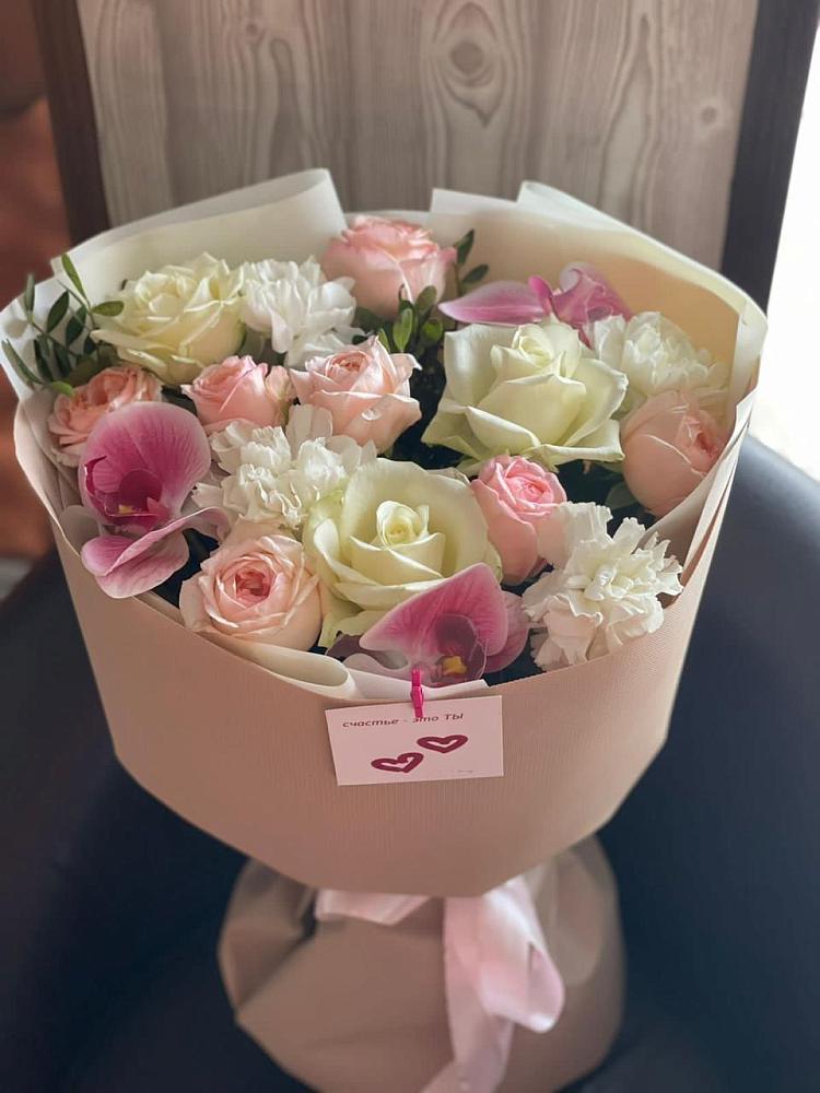 Букет ноктюрн в Новом Костеке Букет цветов из: Орхидеи, Розы и Гвоздики в Новом Костеке