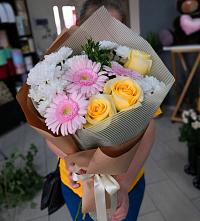Букет цветов из:  Герберы, Розы и Хризантемы в Новом Костеке