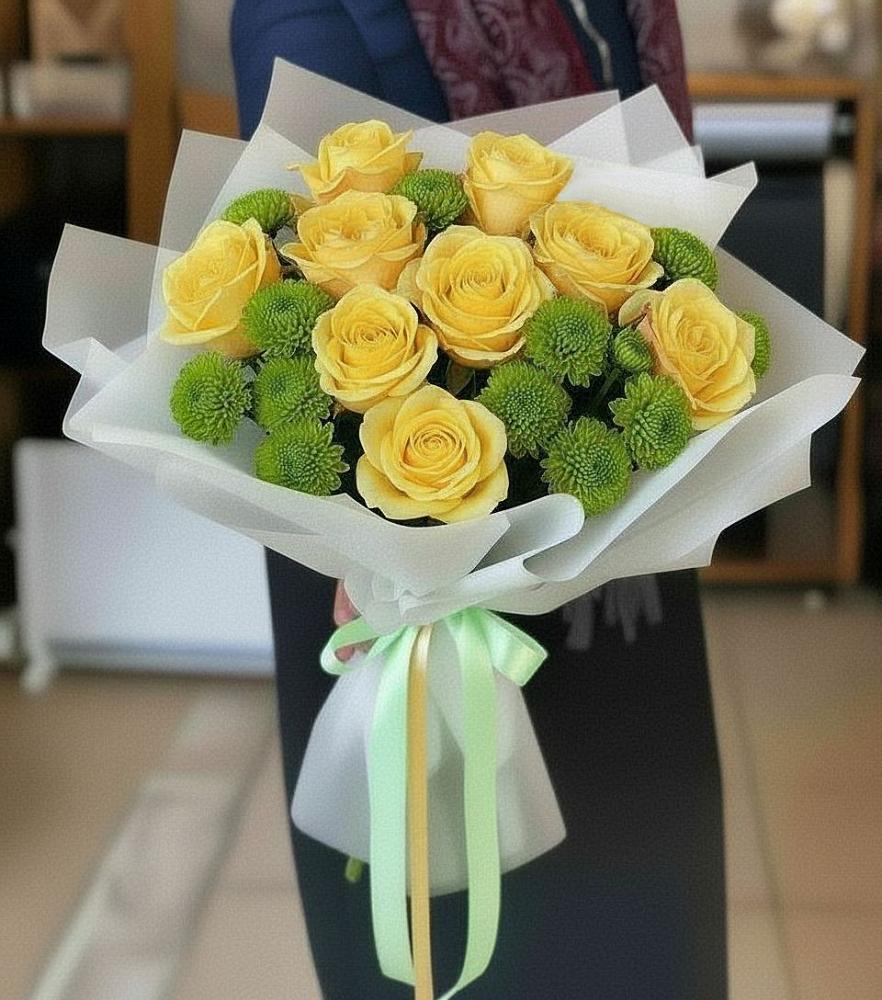 Букет сочно-зеленый в Новом Костеке Букет цветов из: Хризантемы и Розы в Новом Костеке