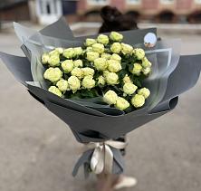 Букет Белые кустовые розы Солинеро в Новом Костеке