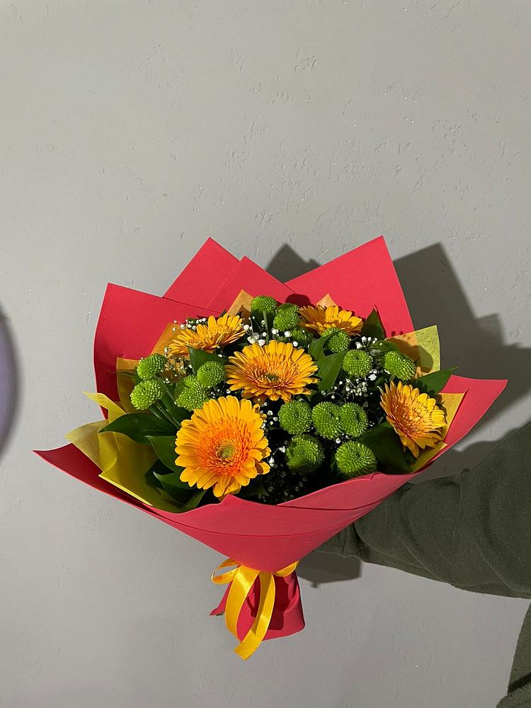 Букет восход солнца в Новом Костеке Букет цветов из: Герберы и Хризантемы в Новом Костеке