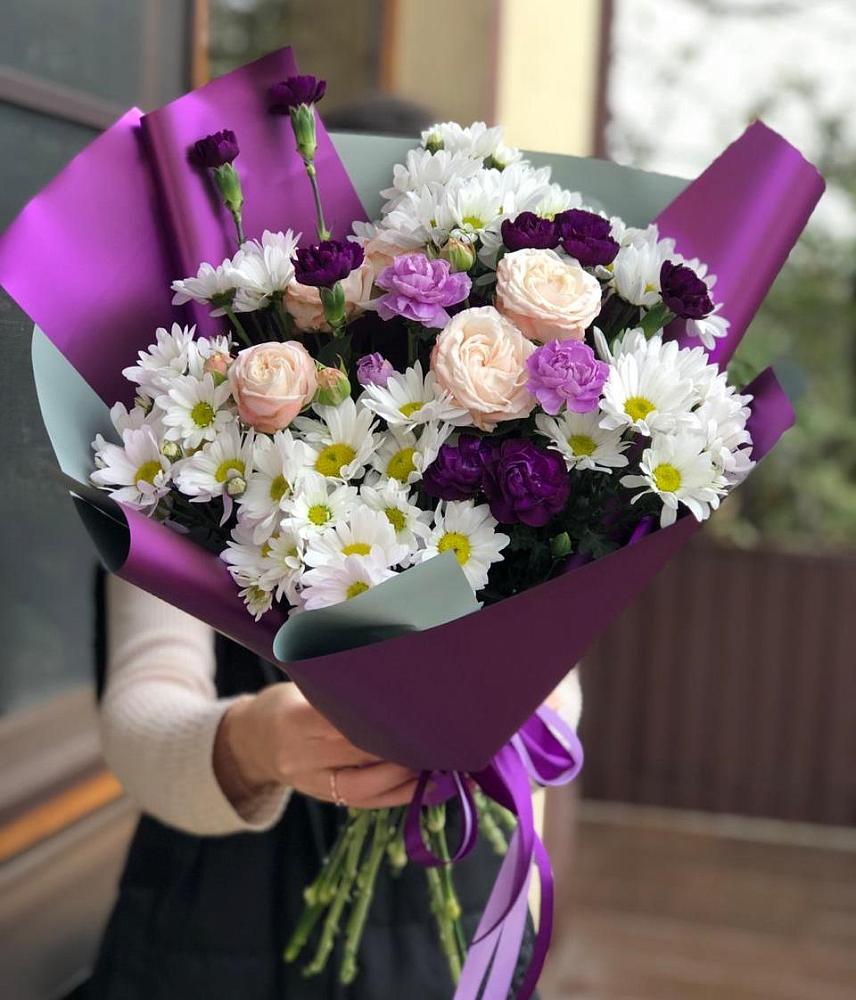 Букет фиолетовый сад в Новом Костеке Букет цветов из: Хризантемы, Гвоздики и Розы в Новом Костеке