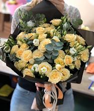 Букет цветов из:  Розы и Лизиантусы в Новом Костеке