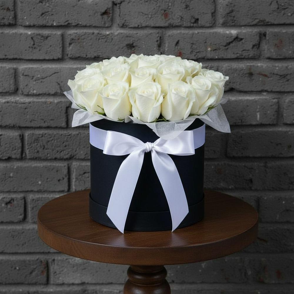 Цветочная композиция из Розы в шляпной коробке в Новом Костеке