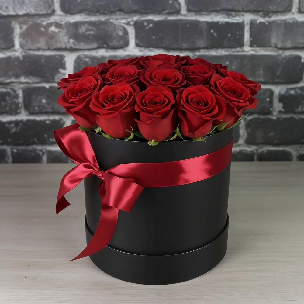 Композиция исключительность в Новом Костеке Цветочная композиция из Розы в шляпной коробке в Новом Костеке