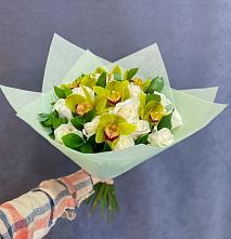 Букет цветов из:  Орхидеи и Розы в Новом Костеке