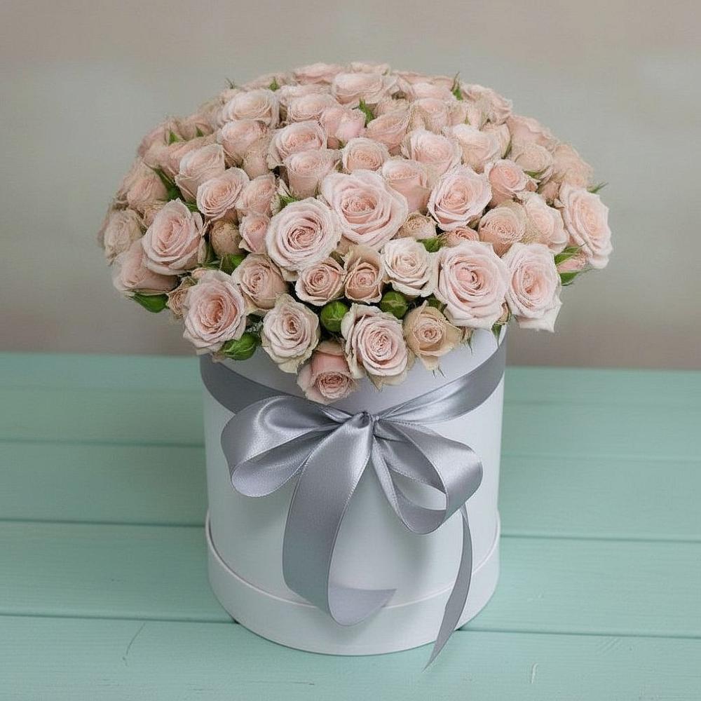 Композиция утонченная красота в Новом Костеке Цветочная композиция из Розы в шляпной коробке в Новом Костеке